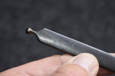 Lot 39 - AN IRON KODZUKA