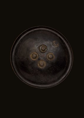 Lot 59 - OF TIPU SULTAN INTEREST - AN 18TH CENTURY INDIAN LACQUERED LEATHER SHIELD OR DHAL