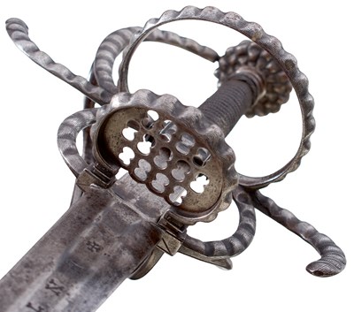 Lot 237 - A FINE 17TH CENTURY GERMAN SWORD RAPIER