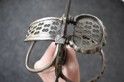 Lot 237 - A FINE 17TH CENTURY GERMAN SWORD RAPIER