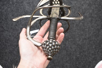 Lot 237 - A FINE 17TH CENTURY GERMAN SWORD RAPIER