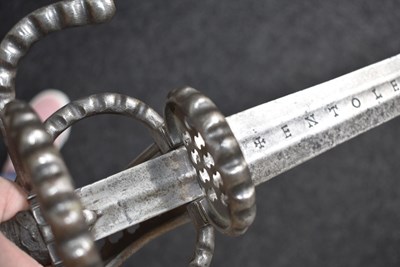 Lot 237 - A FINE 17TH CENTURY GERMAN SWORD RAPIER