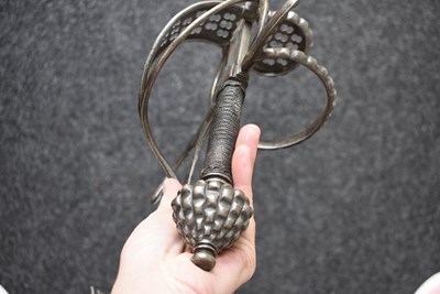 Lot 237 - A FINE 17TH CENTURY GERMAN SWORD RAPIER