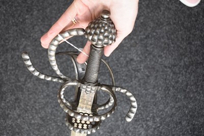 Lot 237 - A FINE 17TH CENTURY GERMAN SWORD RAPIER