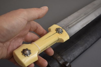 Lot 137 - A 19TH CENTURY CAUCASIAN KINDJAL