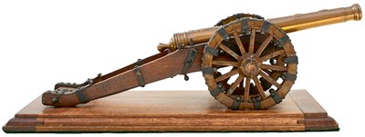 Lot 652 - A LATE 19TH OR EARLY 20TH CENTURY BRONZE MODEL FIELD CANNON