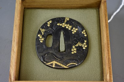 Lot 17 - AN OVAL SHAKUDO GOTO SCHOOL TSUBA