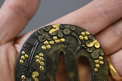 Lot 17 - AN OVAL SHAKUDO GOTO SCHOOL TSUBA