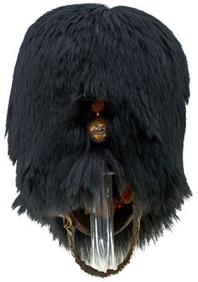 Lot 557 - A LANCASHIRE FUSILERS OFFICER'S BEARKSIN AND TUNIC ENSEMBLE