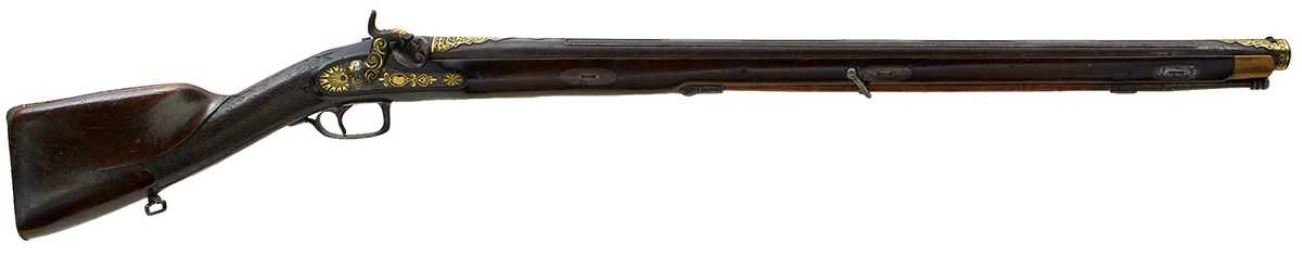 Lot 161 - A FINE .650 CALIBRE PERCUSSION OTTOMAN RIFLE WITH GOLD KOFTGARI AND DAMASCUS MOUNTS
