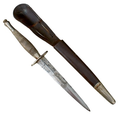 Lot 708 - OF UNITED STATES AIR FORCE INTEREST: A WORLD WAR II NAMED 2ND PATTERN FAIRBAIRN SYKES COMMANDO KNIFE OR DAGGER