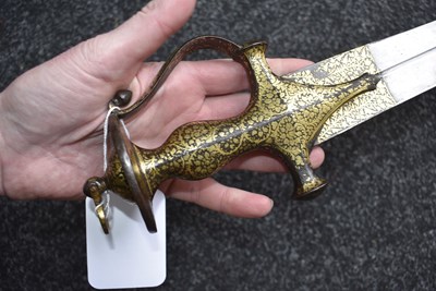 Lot 62 - A FINE 19TH CENTURY GOLD DECORATED INDIAN TULWAR