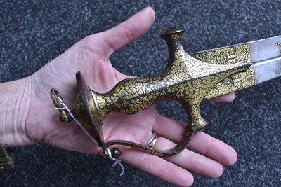 Lot 62 - A FINE 19TH CENTURY GOLD DECORATED INDIAN TULWAR