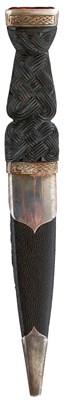 Lot 355 - A SCOTTISH SILVER AND WHITE METAL MOUNTED SGIAN DUBH
