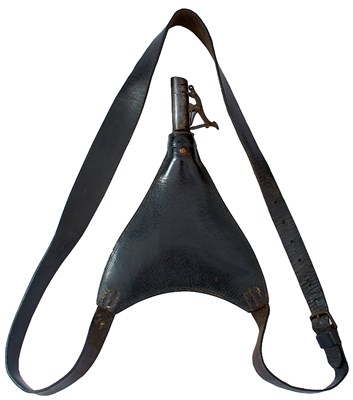 Lot 500 - A VERY RARE DELTA-SHAPED SHOT BAG BY SYKES