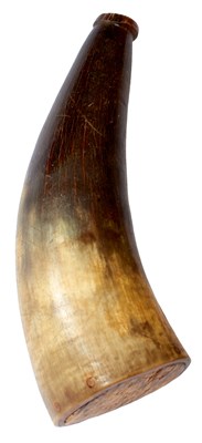Lot 486 - A SMALL PISTOL SIZE PLAIN HORN