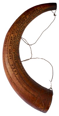 Lot 483 - A POWDER HORN