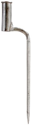 Lot 739 - AN 18TH CENTURY BRITISH OFFICER'S FUSIL SOCKET BAYONET