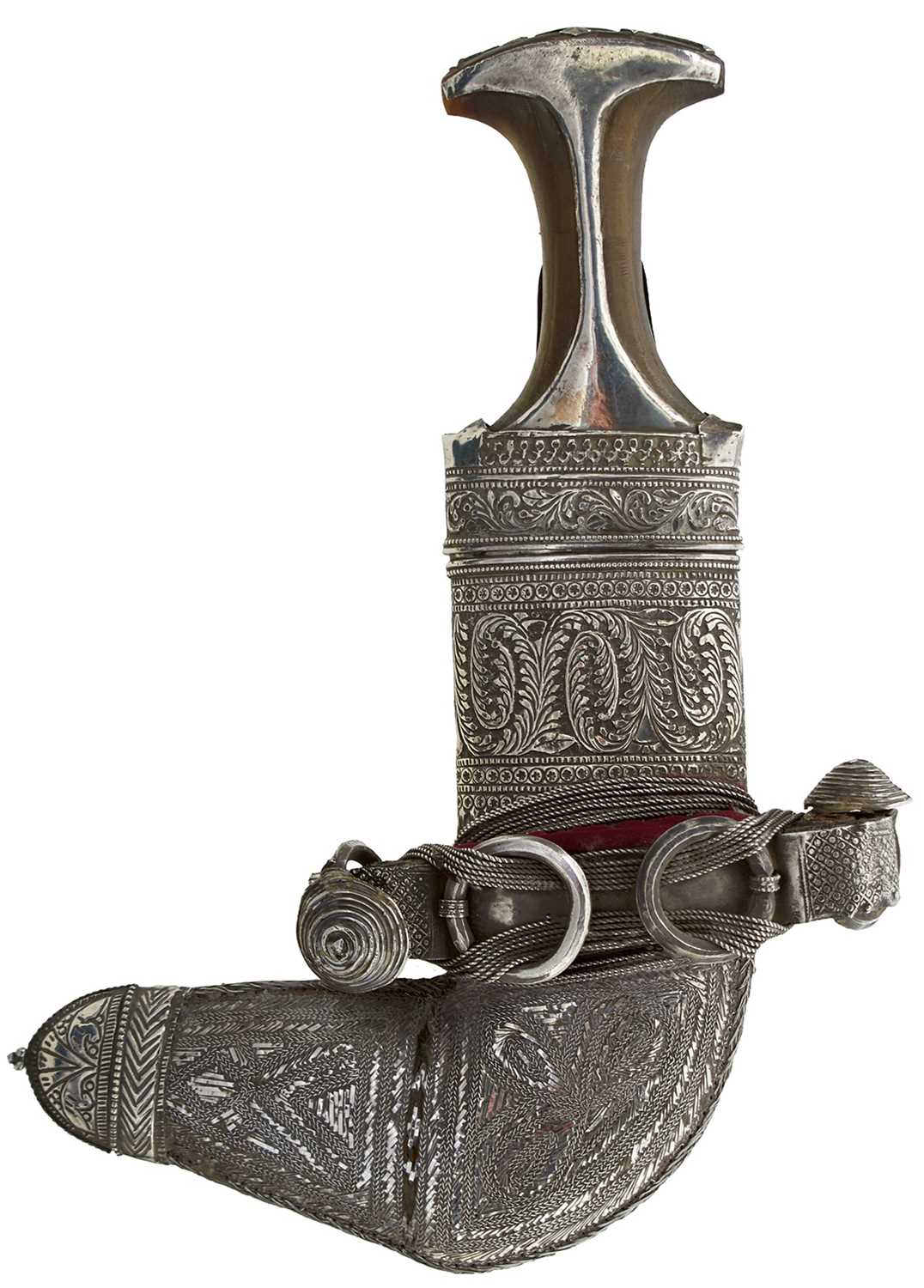 Lot 149 - A WHITE METAL MOUNTED ARAB JAMBIYA