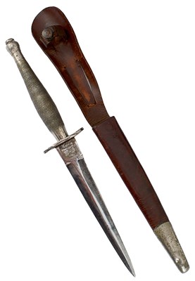 Lot 778 - A FIRST PATTERN COMMANDO KNIFE OR DAGGER
