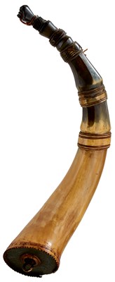 Lot 478 - A 19TH CENTURY AMERICAN POWDER HORN