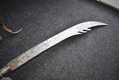 Lot 61 - A LATE 18TH CENTURY LUANG PRABANG HOWDAH SWORD