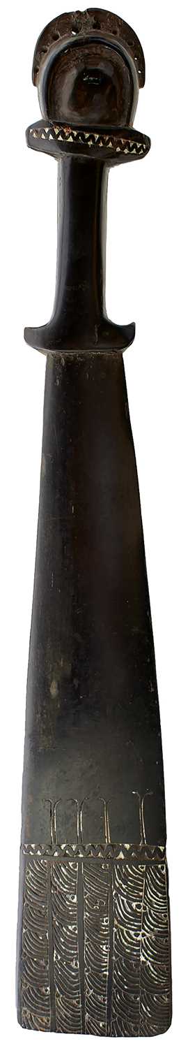 Lot 117 - TRIBAL ART: A MASSIM CLUB, TROBRIAND ISLANDS, PAPUA NEW GUINEA