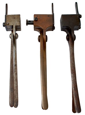 Lot 489 - AN ALEXANDER HENRY BULLET MOULD