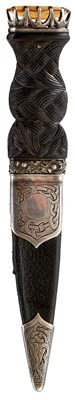 Lot 354 - A SCOTTISH SILVER MOUNTED SGIAN DUBH