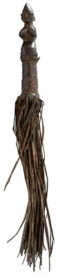 Lot 621 - A 20TH CENTURY NIGERIAN YORUBA TRIBE FLY SWITCH OR WHIP