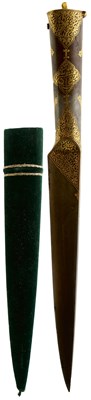 Lot 77 - A 20TH CENTURY GOLD KOFTGARI DOUBLE DAGGER