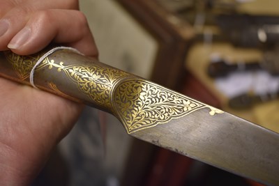 Lot 77 - A 20TH CENTURY GOLD KOFTGARI DOUBLE DAGGER