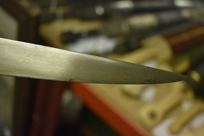 Lot 77 - A 20TH CENTURY GOLD KOFTGARI DOUBLE DAGGER
