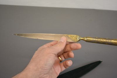Lot 77 - A 20TH CENTURY GOLD KOFTGARI DOUBLE DAGGER