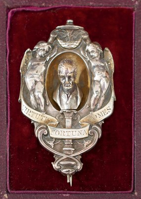Lot 758 - A DUKE OF WELLINGTON MEMORIAL BROOCH