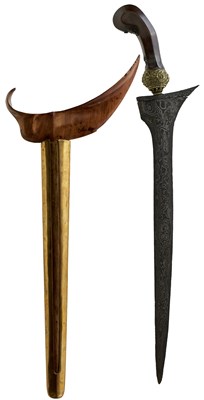 Lot 101 - A GOOD 19TH CENTURY SURAKARTA KRIS