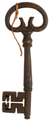 Lot 915 - A LARGE MEDIEVAL STYLE DOOR KEY