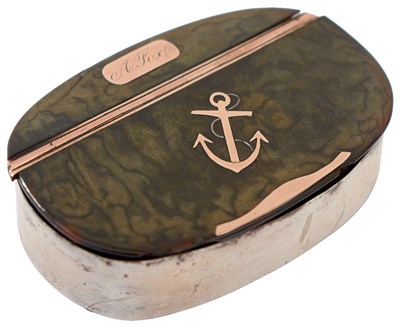 Lot 922 - A GEORGIAN INLAID HORN NAVAL SNUFF BOX