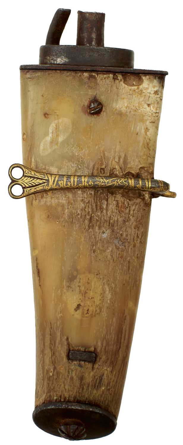Lot 62 - AN 18TH CENTURY INDIAN POWDER HORN