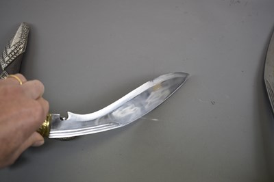 Lot 70 - A LATE 19TH CENTURY SULAWESI KUKRI