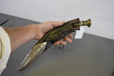 Lot 70 - A LATE 19TH CENTURY SULAWESI KUKRI