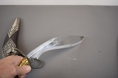 Lot 70 - A LATE 19TH CENTURY SULAWESI KUKRI