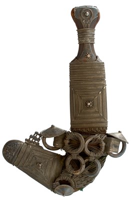 Lot 601 - A 19TH CENTURY OMANI JAMBIYA