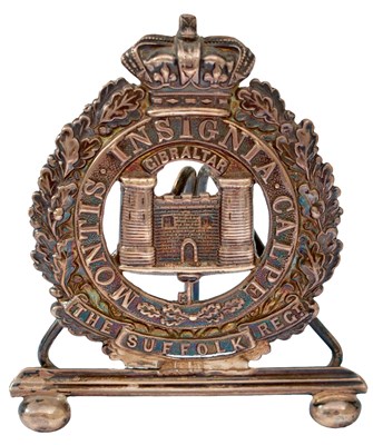 Lot 745 - A HALLMARKED SILVER OFFICER'S CAP BADGE OF THE SUFFOLK REGIMENT