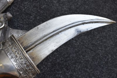 Lot 72 - A MIDDLE EASTERN JAMBIYA OR DAGGER
