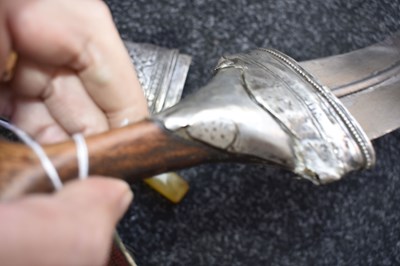Lot 72 - A MIDDLE EASTERN JAMBIYA OR DAGGER