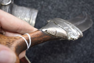 Lot 72 - A MIDDLE EASTERN JAMBIYA OR DAGGER
