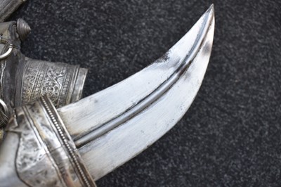 Lot 72 - A MIDDLE EASTERN JAMBIYA OR DAGGER