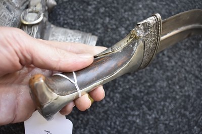 Lot 72 - A MIDDLE EASTERN JAMBIYA OR DAGGER