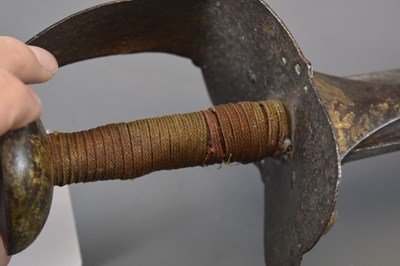 Lot 52 - A LATE 18TH CENTURY MUGHAL INDIAN KHANDA OR STRAIGHT SWORD WITH CHHATRI OR UMBRELLA MARK